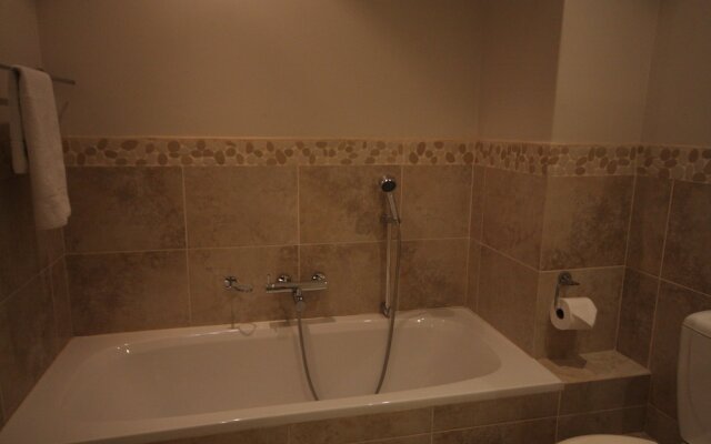 Quayside 1007 by CTHA