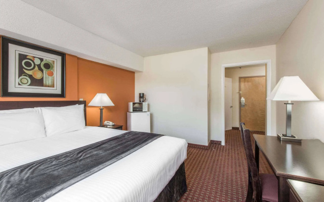 Days Inn & Suites Groton