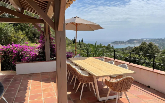 Villa in Cavalaire With Sea View & Pool