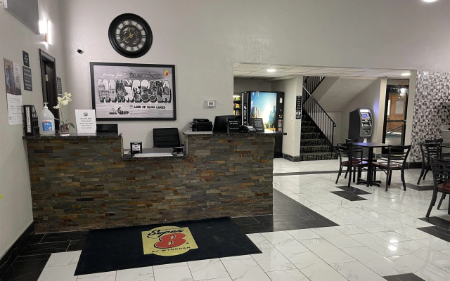 Super 8 by Wyndham Shakopee