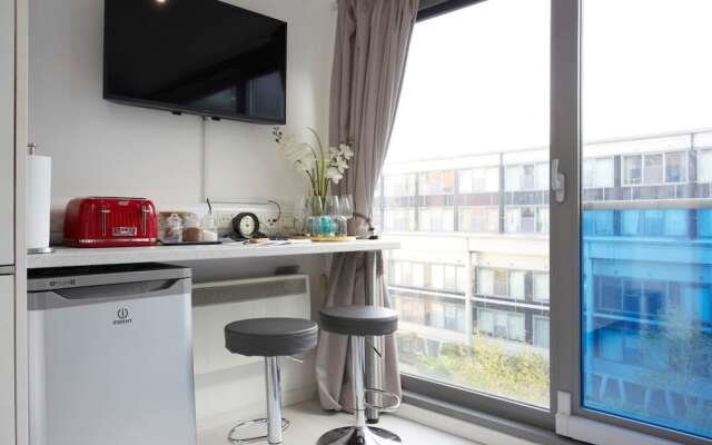 1 Bedroom Apartment, Leeds Stunning & Cosy Find!