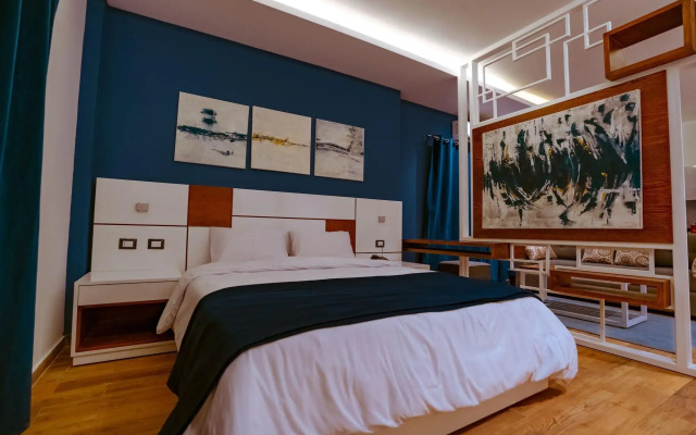 Travelholic Inn