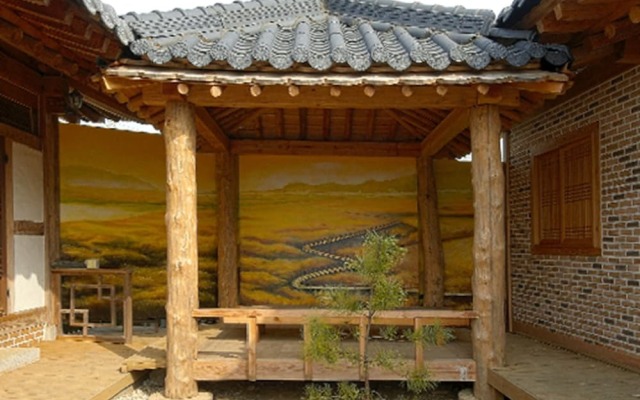 Reed House Hanok Pension