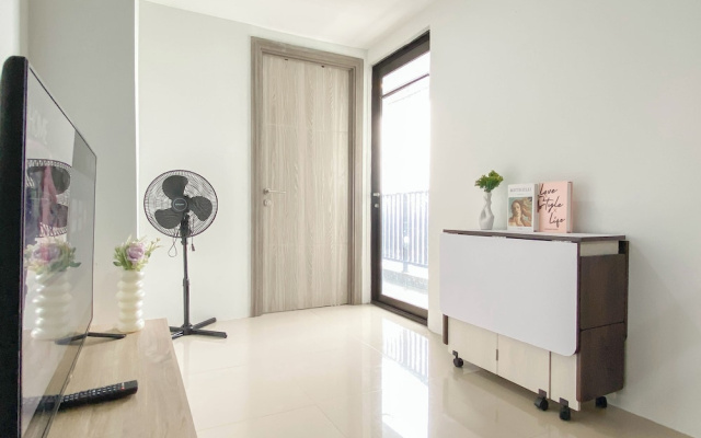 Contemporary And Restful 2Br At Apartment Anwa Residence