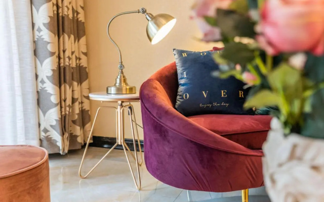 Zhengzhou Zhongyuan·Shenglong square