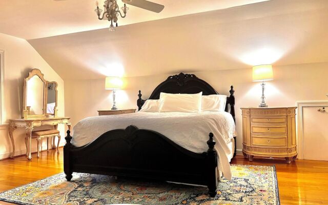 Colonial Gardens Bed & Breakfast