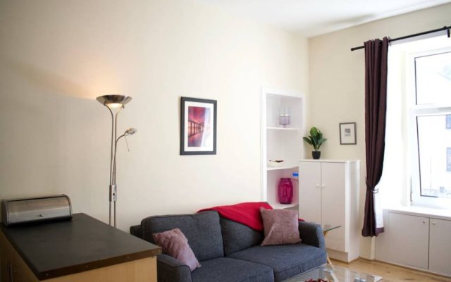 Fantastic 2 Bedroom Holyrood Apartment