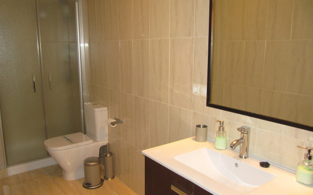 Life Apartments Alameda Colon