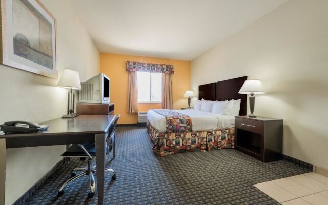 Days Inn & Suites Cleburne TX