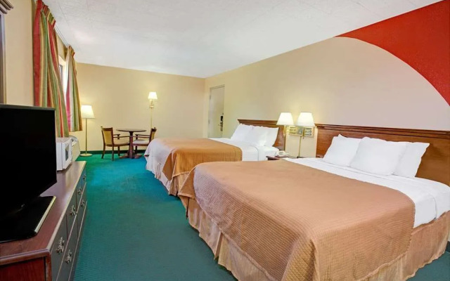 Howard Johnson Express Inn