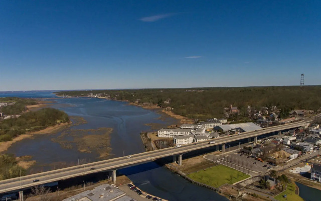 The Roslyn, Tapestry Collection by Hilton