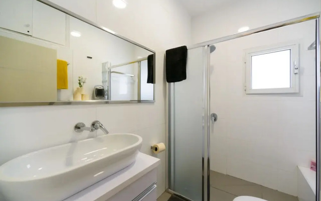 Penthouse & Terrace near Hilton by FeelHome