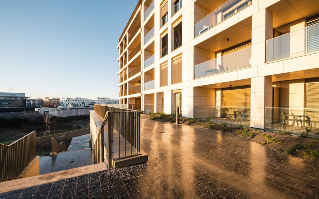 Classy Studio W Balcony Near Cloche Dor