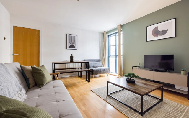 Beautiful Canal-Side Apartment in Islington