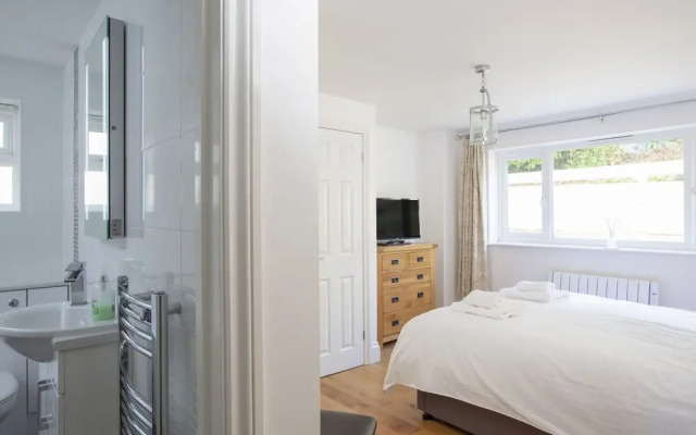 1 Lyndhurst