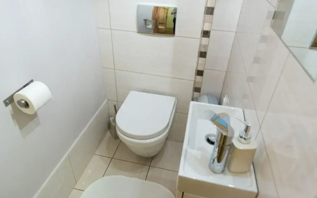 KrakowRentals - Family Apartment