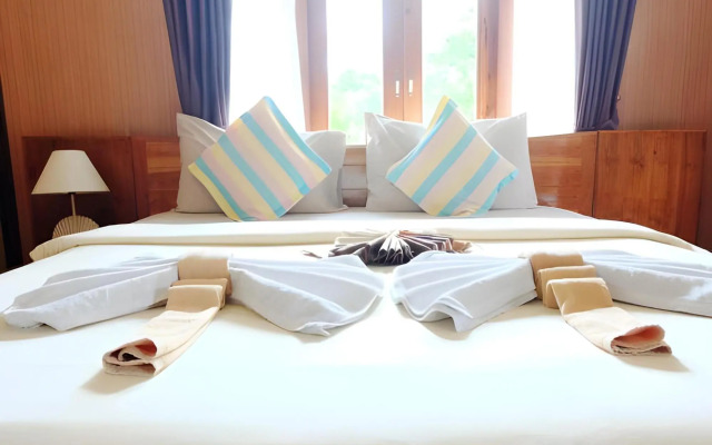 Check In & Chill Out Laem Sok Pier