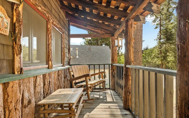 Whispering Pines Walk to Bear Mountain!