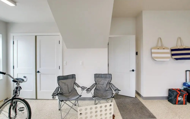 Riverfront Sheboygan Townhome w/ Grill!
