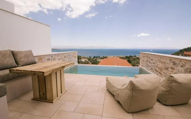 Mani Luxury Suites and Studios in Gytheio with Private Pools