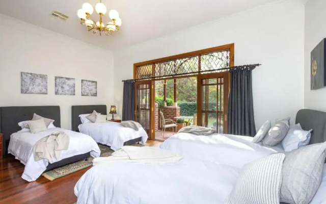 THE ELMS Berry Berry and Surrounds 4pm check out Sundays