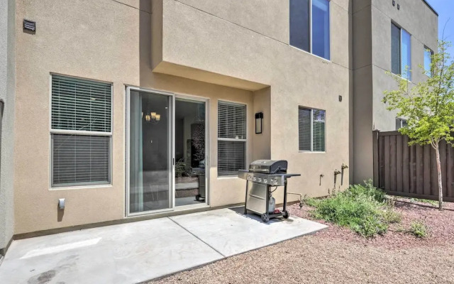 Luxury Downtown Moab Townhome w/ Pool Access!