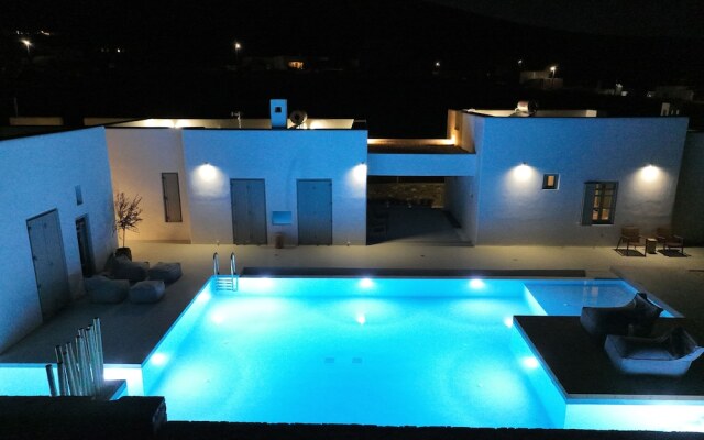Lil Paros Luxury suites