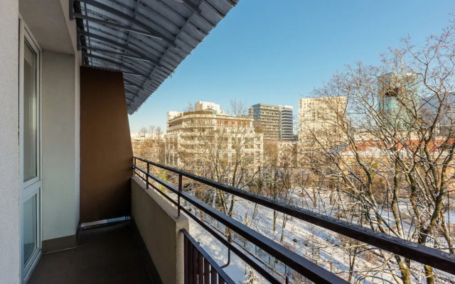 Bright Studio With Balcony by Renters