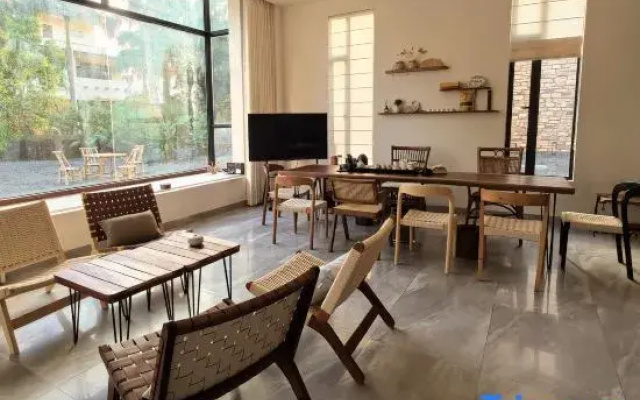 Haikou Man Manor Homestay (Wuyuan River Convention Center)