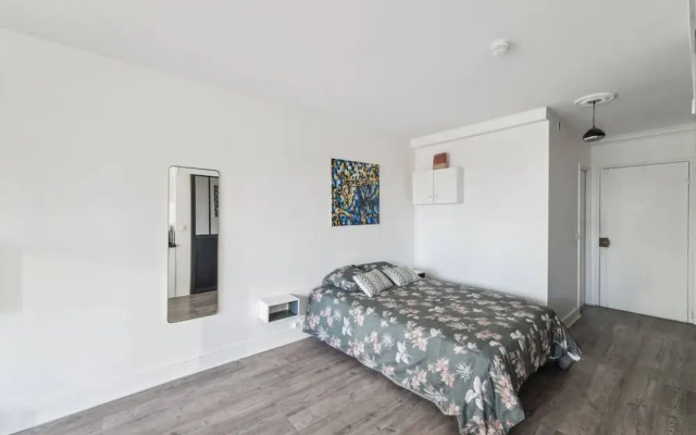 Spacious Studio Balcony -La D Fense-bail Mobilit