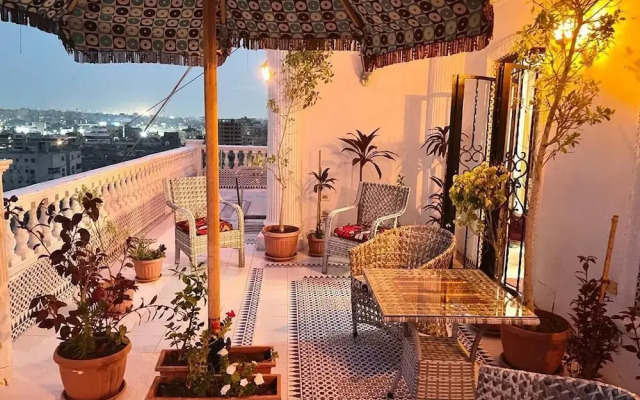 One Bedroom Apartment City Views Local to Airport