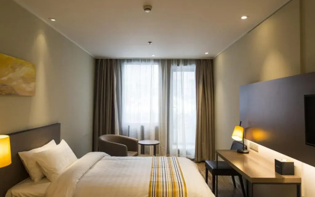 Home Inn Plus Shanghai Chifeng Road Metro Station