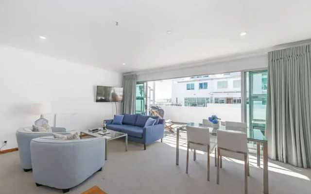 Elegant 2BR Princes Wharf Apartment