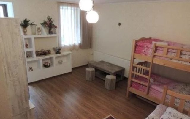 Roza Guesthouse