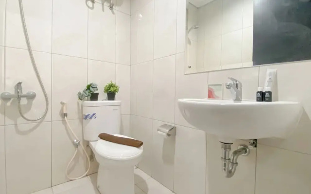 Comfortable And Restful 2Br Nifarro Park Apartment