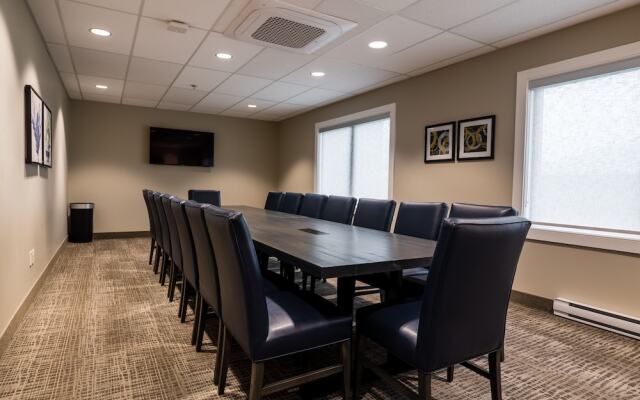 Amsterdam Inn & Suites, an Ascend Collection Hotel