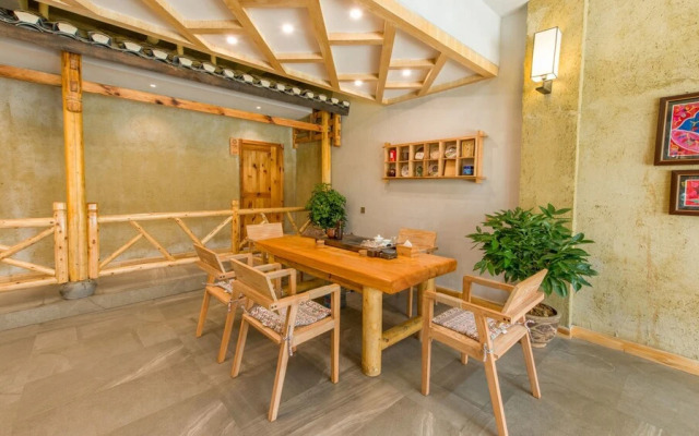 Floral Hotel Fenghuang Huercaowu