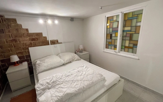Cozy Furnished Basement Apartment