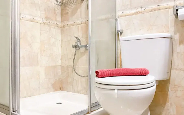 Homey And Comfort Stay 2Br Bellezza Apartment
