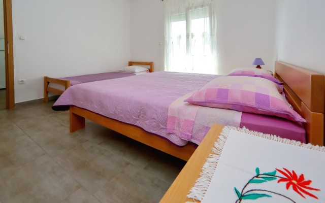 Apartment Aleksandra - 10 m from sea: A6 Bibinje, Zadar riviera