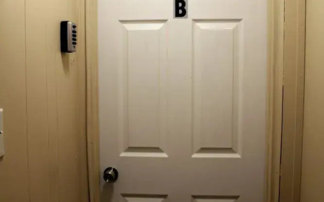 Brighton Retreat (Walk to Metro)