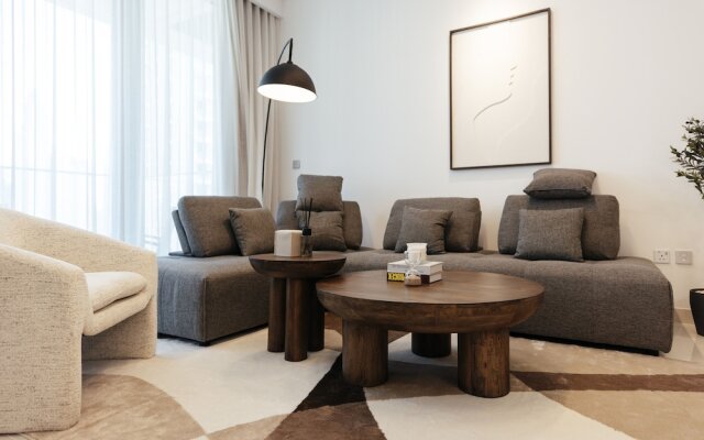 Luxurious Waterfront 1BR with Sea Views