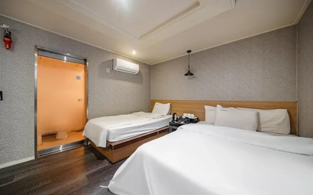 Yeongdeungpo The Moon Hotel