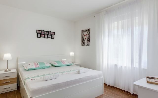 Modern Holiday Home in Podstrana Near the Beach