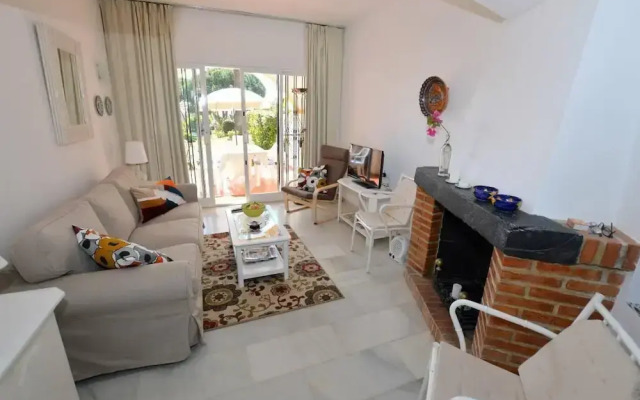 Calahonda - Sleeps 6 - Parking - Garden - Pool