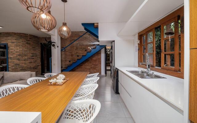 Casa rústica c/piscina, apenas famílias TLS901