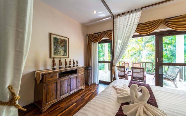 Cozy 3 BR Pool Villa close to Town CV3L