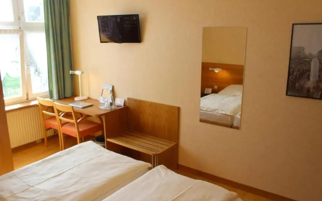 An der Persiluhr Stadt-gut-Hotel