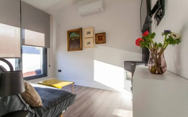 Sevilla Alquila Amplios Apartamentos Duplex en San Bernardo