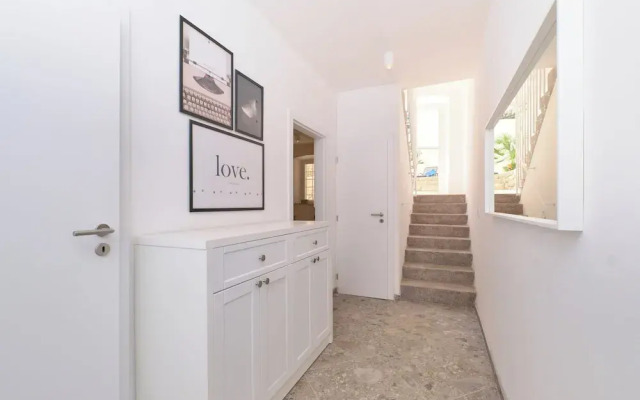 Charming Island Villa Alba